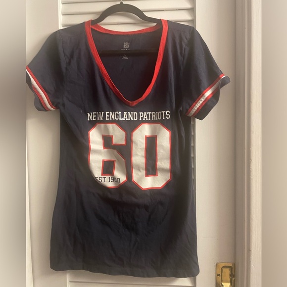 NFL Team Apparel New England Patriots #60,Womens fitted VNeck Tee Sz L Like new - Picture 1 of 5